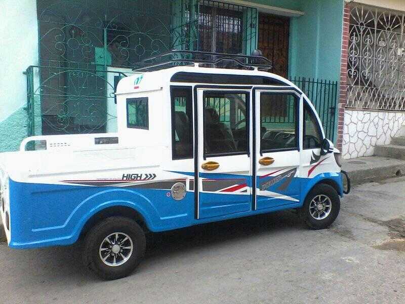 Primer auto eléctrico “hecho en Cuba” circula por las calles de Santa